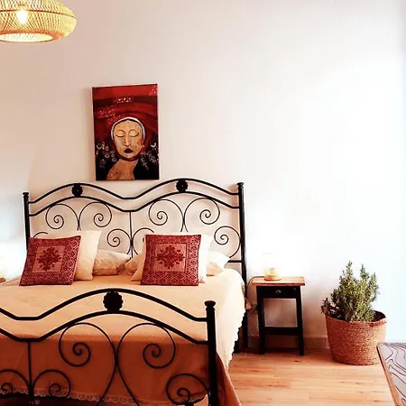Les Estrelles Bed & Breakfast
