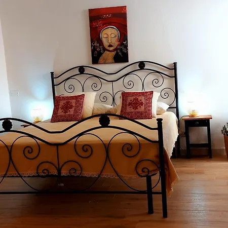 Les Estrelles Bed & Breakfast *